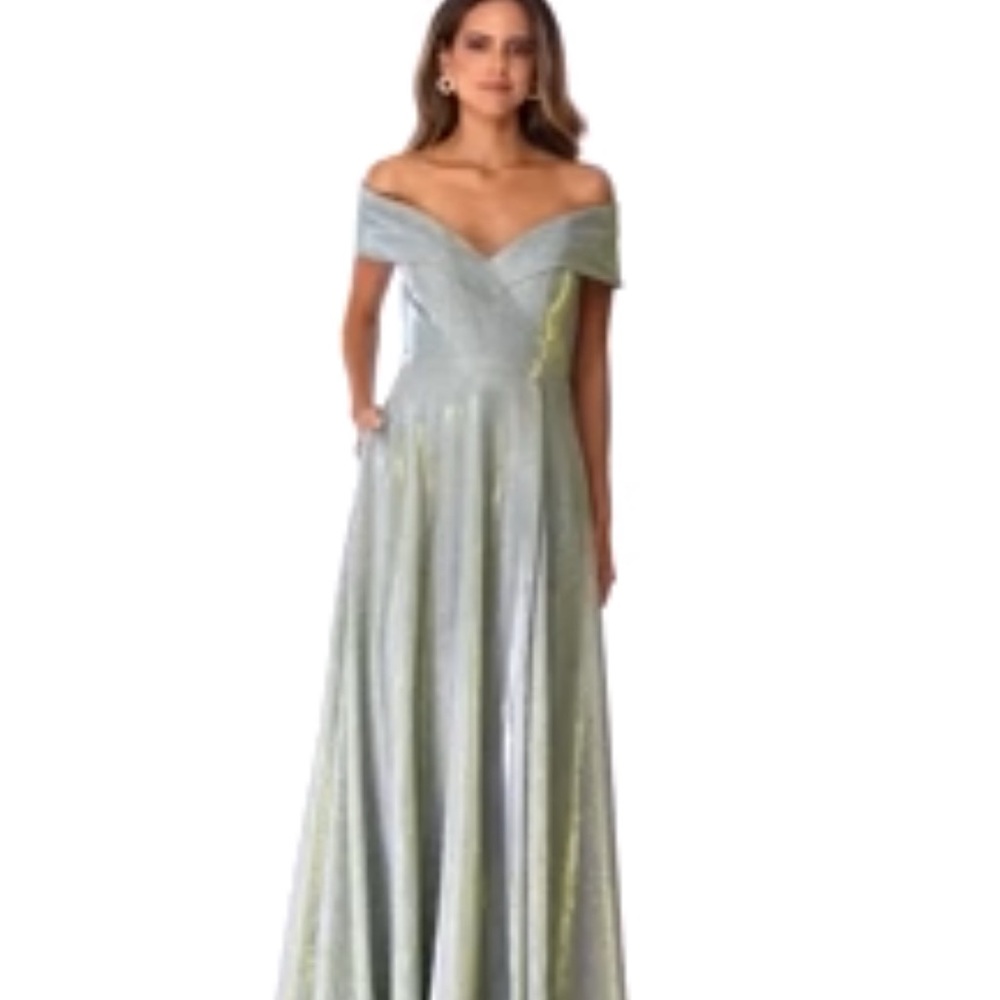 Elegant Off-Shoulder Evening Gown - Picture 2 of 4